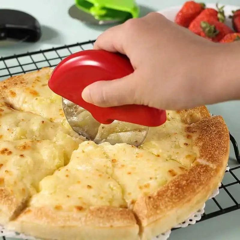 Home Kitchen: Pizza Cutter: Stainless Steel Cutter - Wheel Roller Knife for Dough and Pizza Cutting - Essential Kitchen Accessory for Baking Enthusiasts