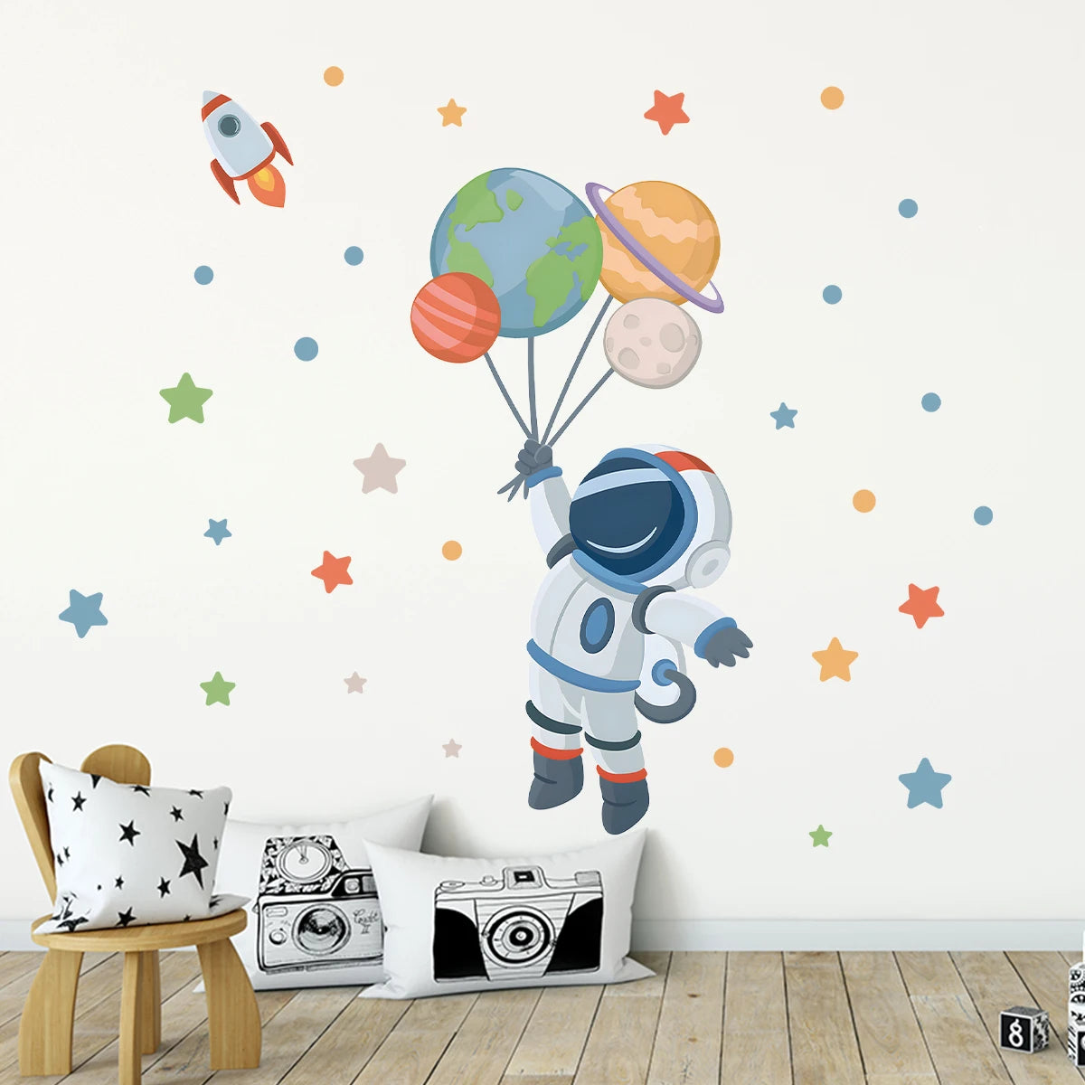 Home Decor: Wall Sticker: Cartoon Astronaut - 1 Roll